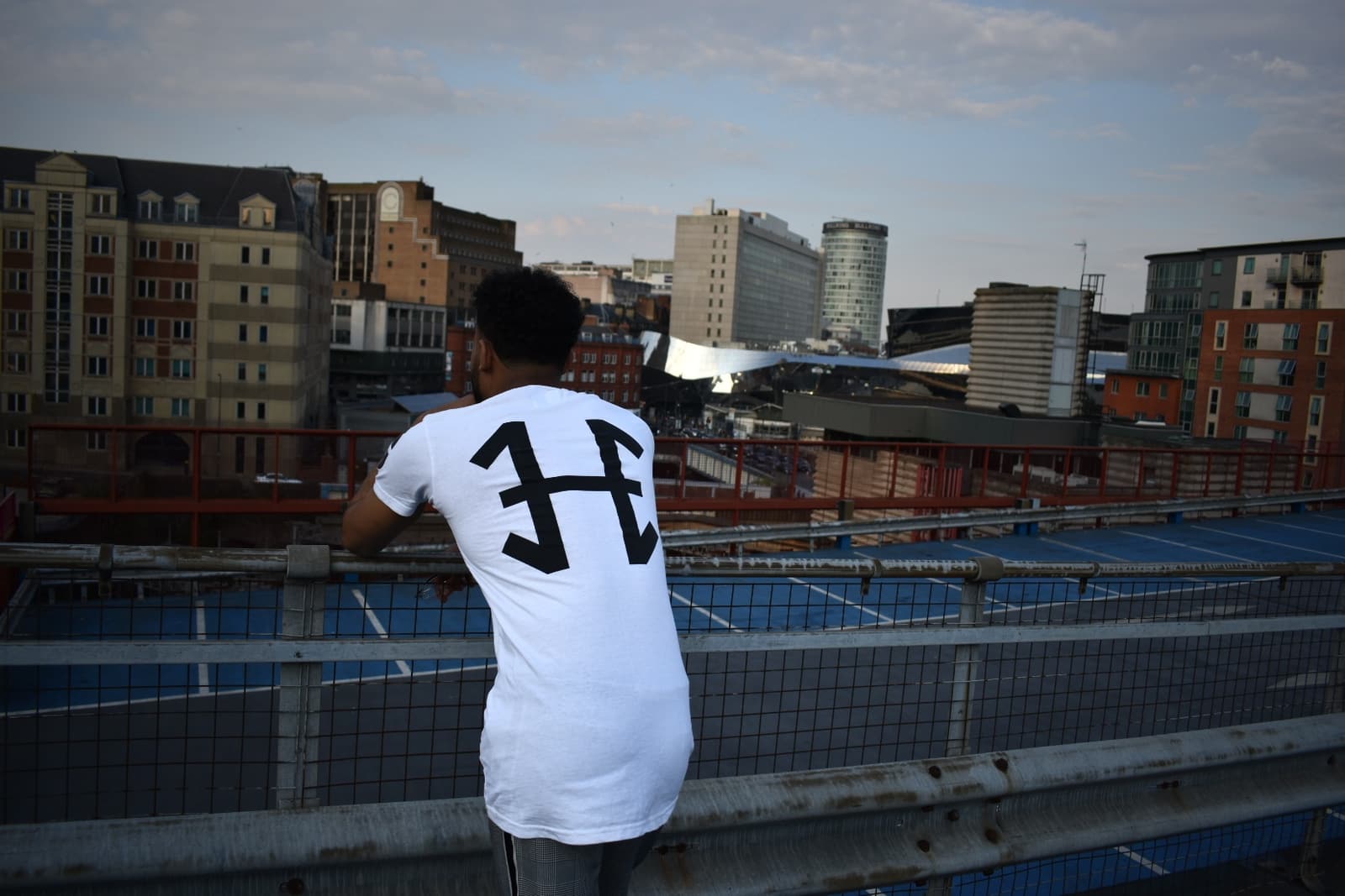 Hoozy Longline tee | available in black & white